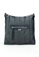 Czarna torebka listonoszka damska wodoodporna Monnari BAG5890-020