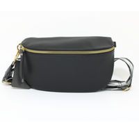 Czarna torebka typu nerka Flora&Co na szerokim pasku H3668