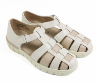 Beżowe skórzane sandały damskie z zakrytymi palcami Caprice 24500 r38