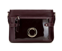 Bordowa listonoszka na szerokim pasku Monnari BAG5470-M05