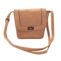 Listonoszka z wyszywaną klapką we wzór arlekin pudrowy róż