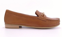 Brązowe mokasyny skórzane z metalową klamrą Marco Tozzi 24207 r40
