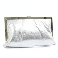 Wizytowa torebka na łańcuszku srebrna. 19G-2812