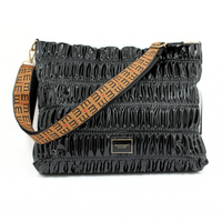 Pojemna duża torebka damska z efektem marszczenia Monnari BAG4060-M20 czarna